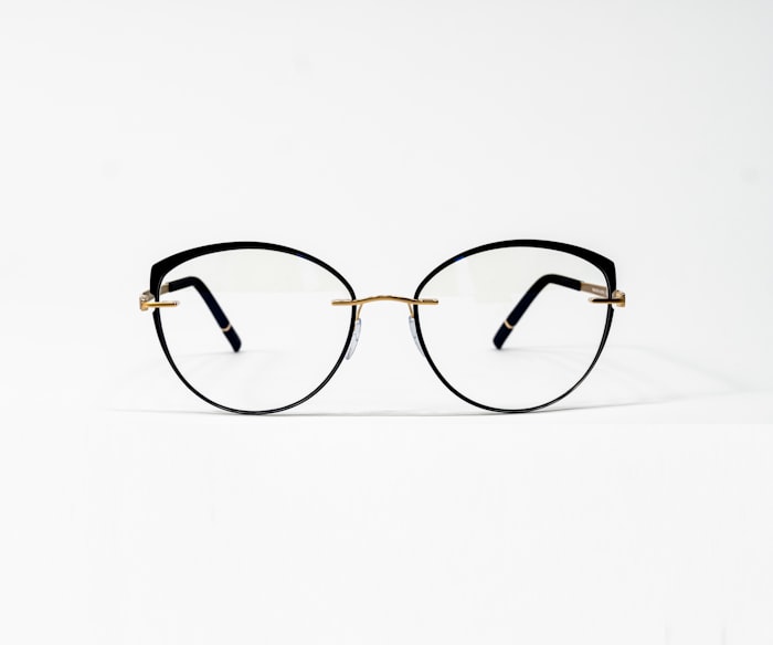 Lunet Margaux cat-eye frames in black and gold metal