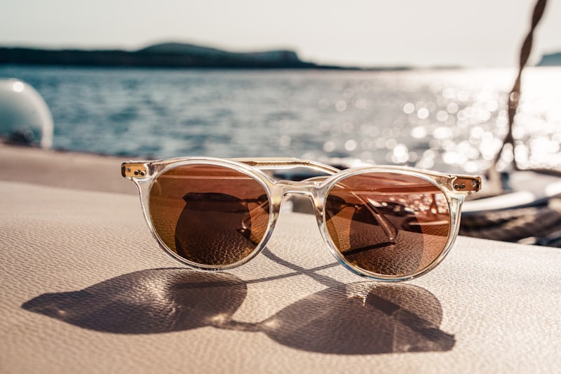 Lunet Dune round frames in clear acetate with amber-tinted lenses, in low sunlight