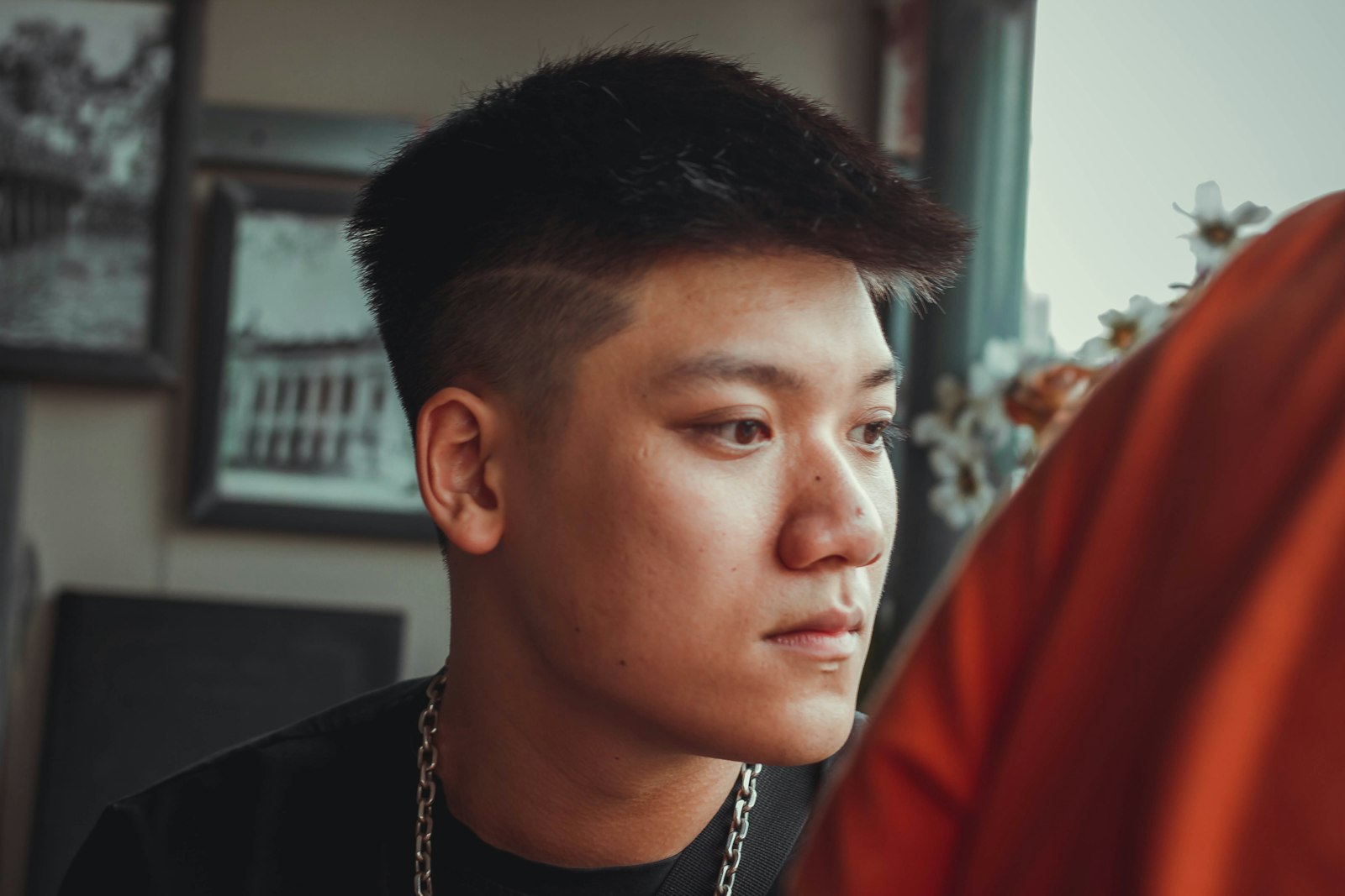Cùng khách nam sau khi cắt undercut, tóc gọn phần hai bên
