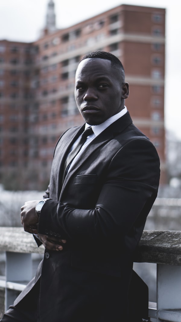 Portrait of Theo Mensah, Chief Investment Officer at Crestbourne